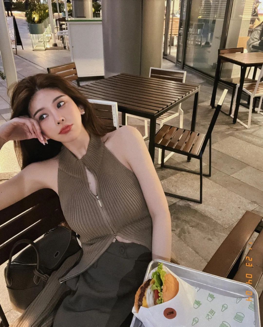 台湾模特粘婉柔，明道大学校花，洋娃娃美女！