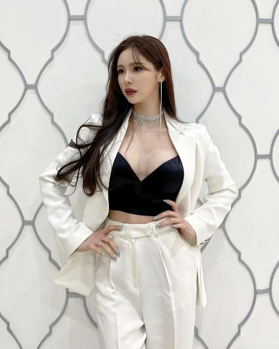 INS美女 | 韩国模特大赛冠军选手，长相和身材都属完美
