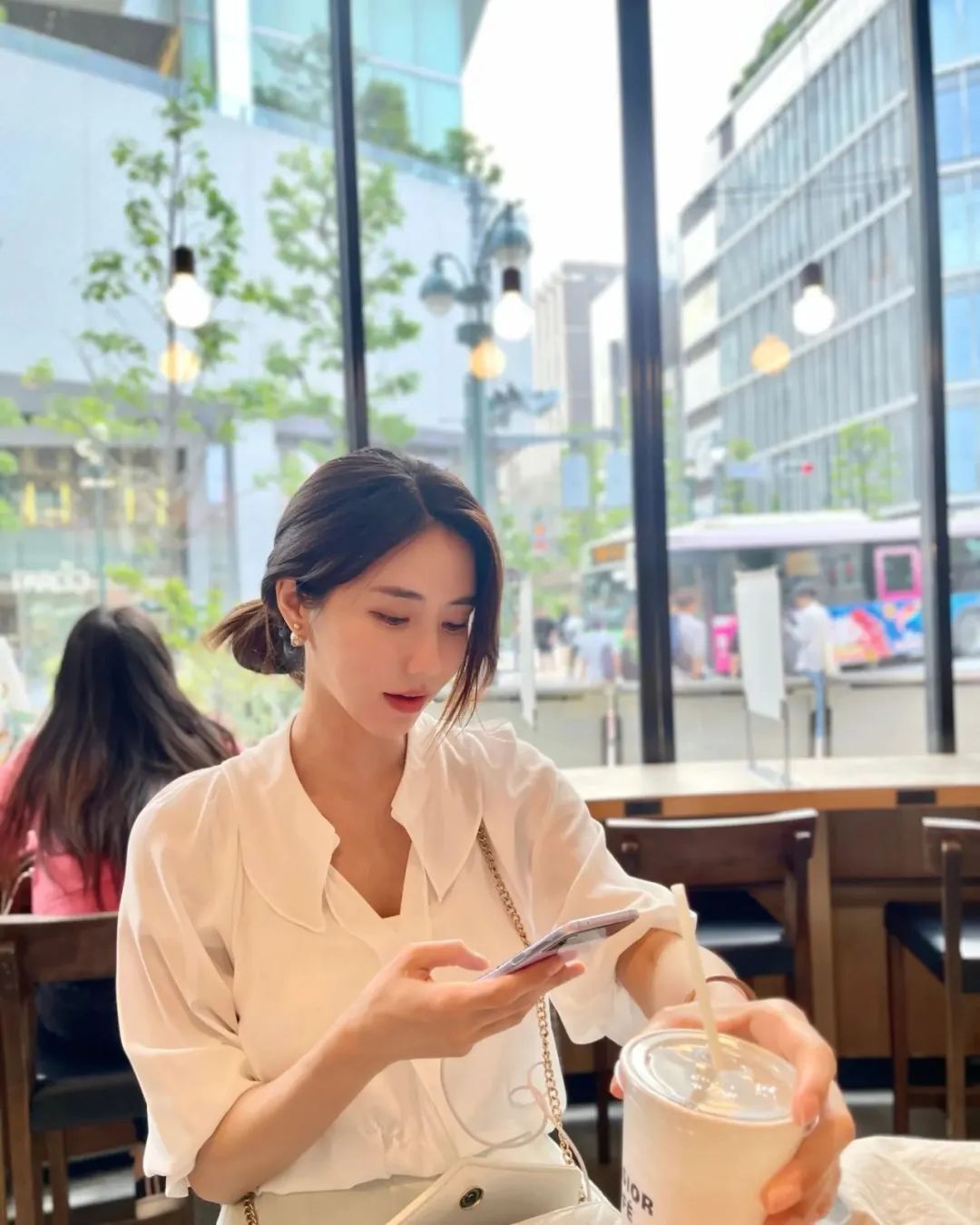 韩国赛车模特林率雅，甜美性感的气质女神