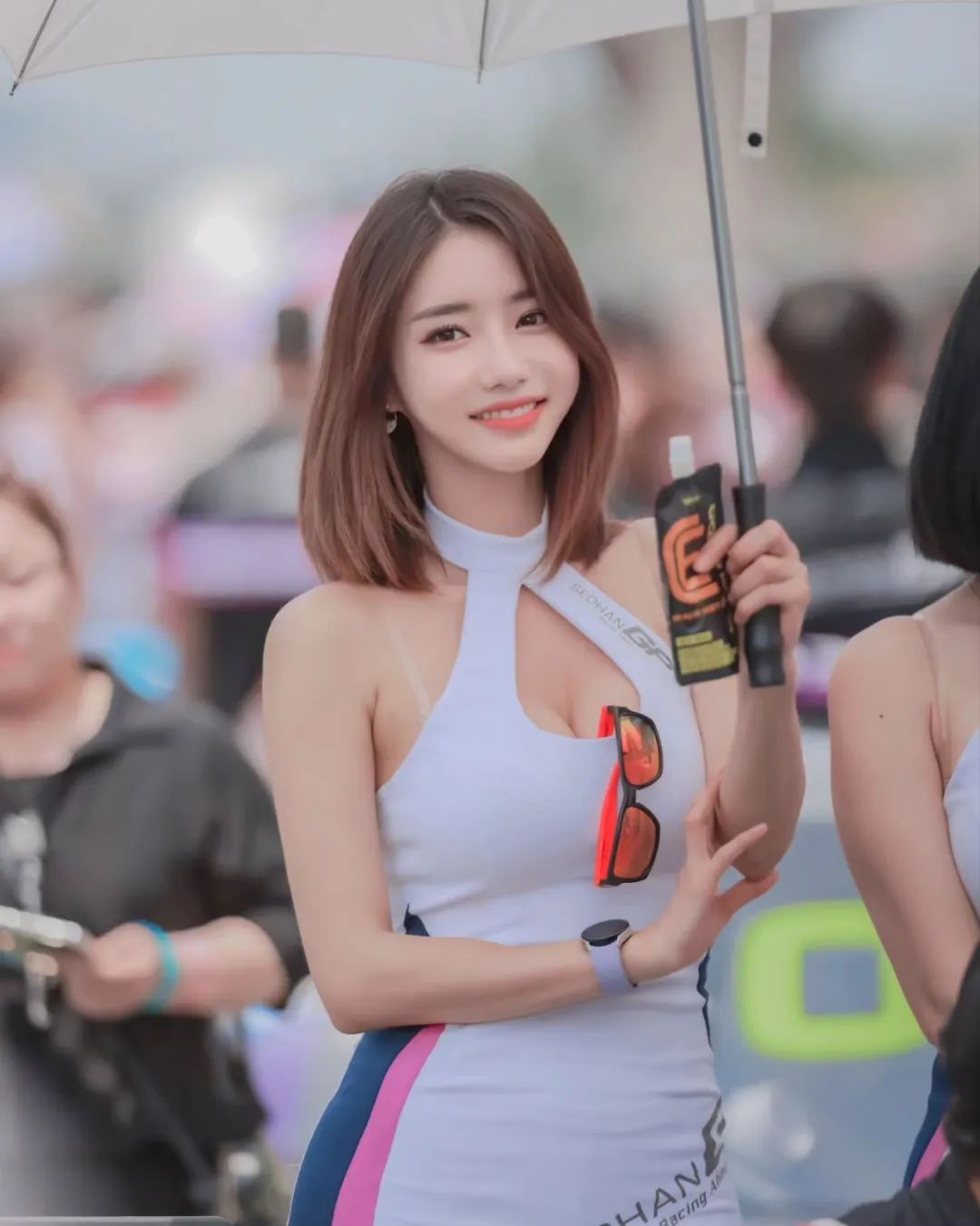 韩国赛车模特林率雅，甜美性感的气质女神