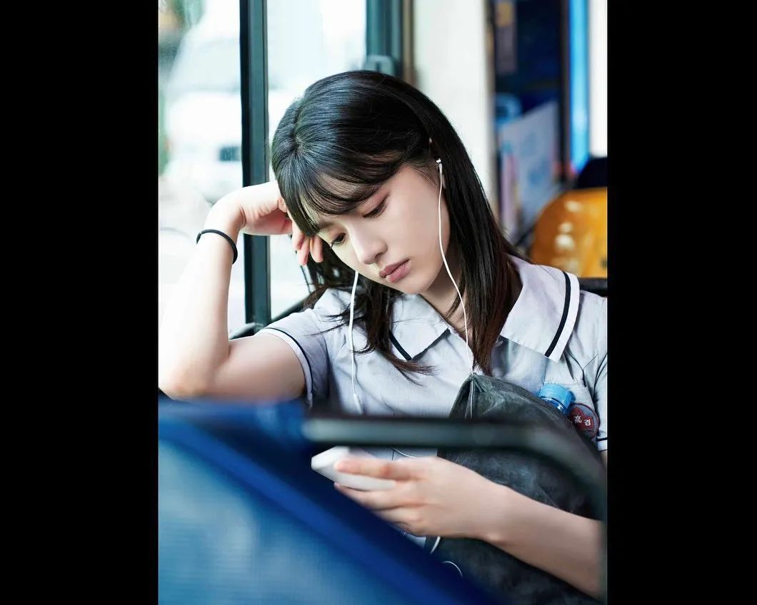 高允贞INS更新， 韩国“整形模板”的清冷系美女