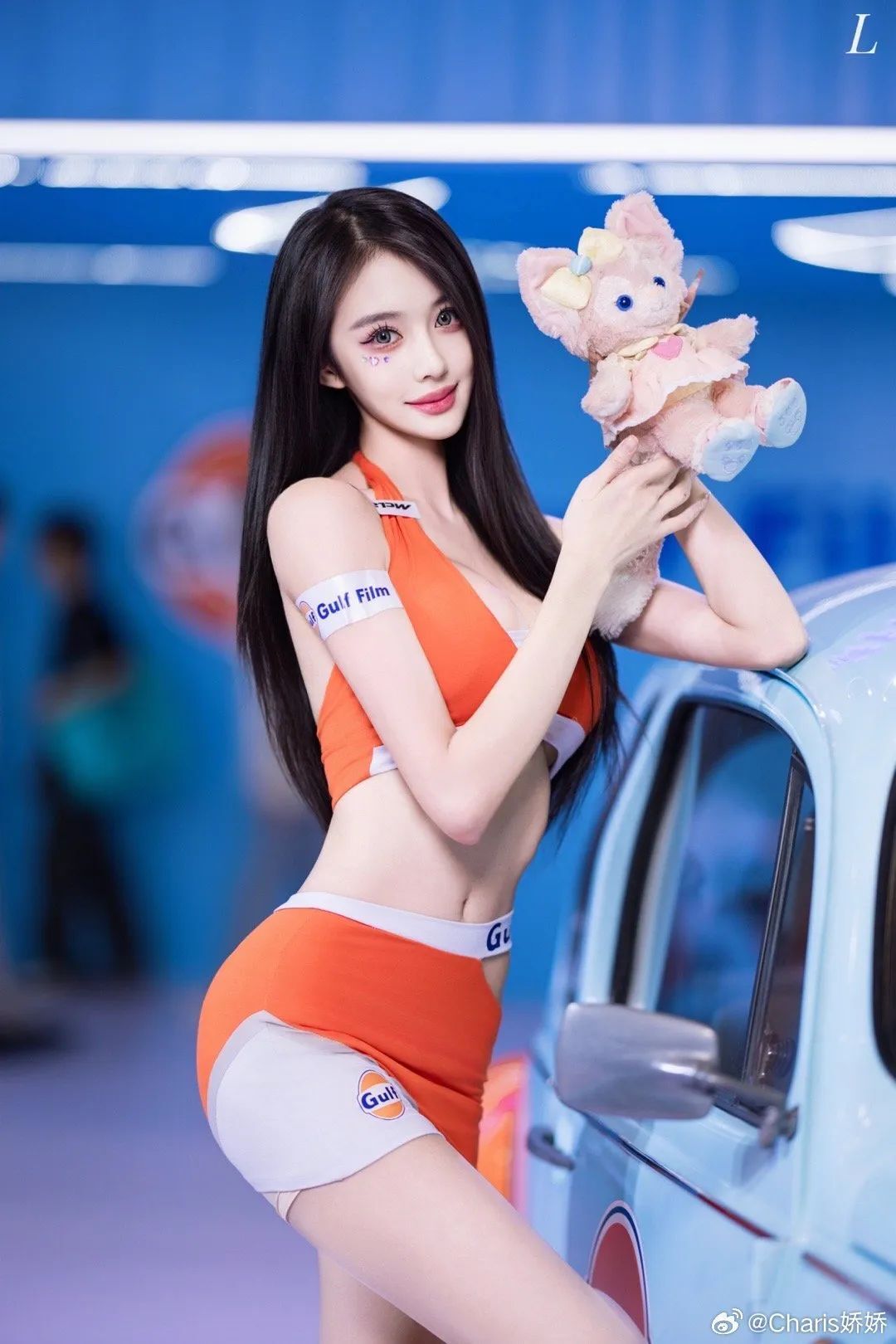 车模Charis，男人都爱的网红脸+妖娆​身材！