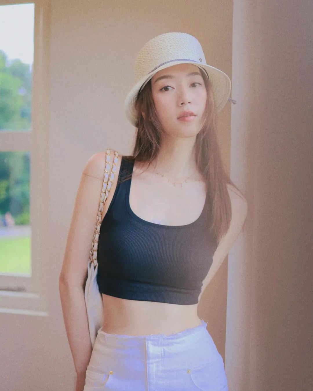 香港模特钟浠文，港式美女的风情！