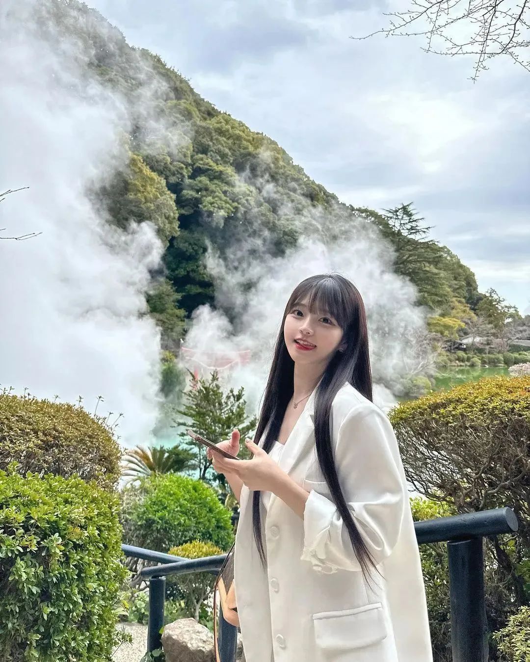 [仙女集]细看诸处好，人道柳腰身