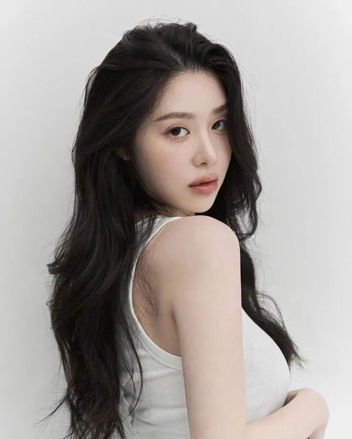 [仙女集]曲线玲珑身姿，羡慕财阀又一天