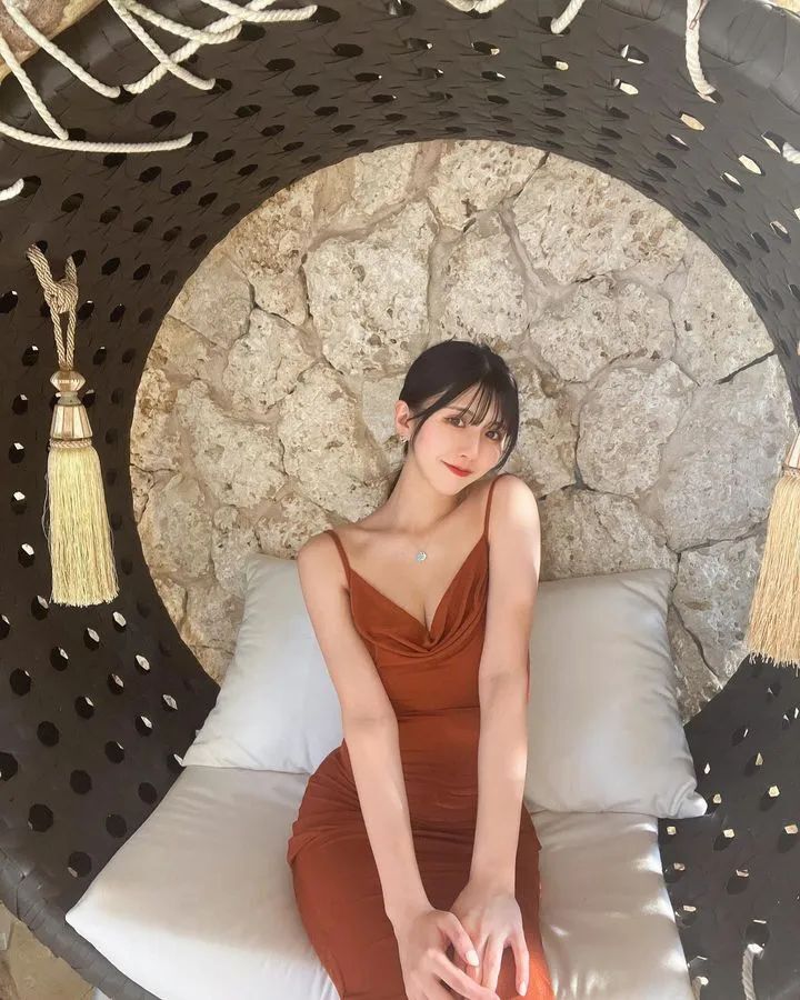 [仙女集]她腰身纤细如柳，如同旋律中高潮