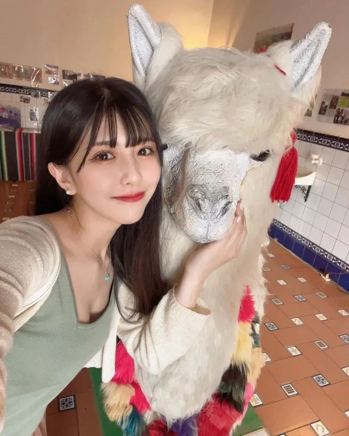 [仙女集]她腰身纤细如柳，如同旋律中高潮