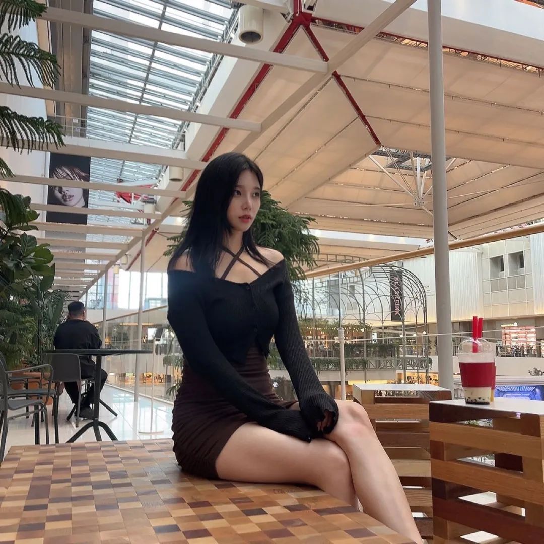 [仙女集]她还是那么喜欢秀腿！！