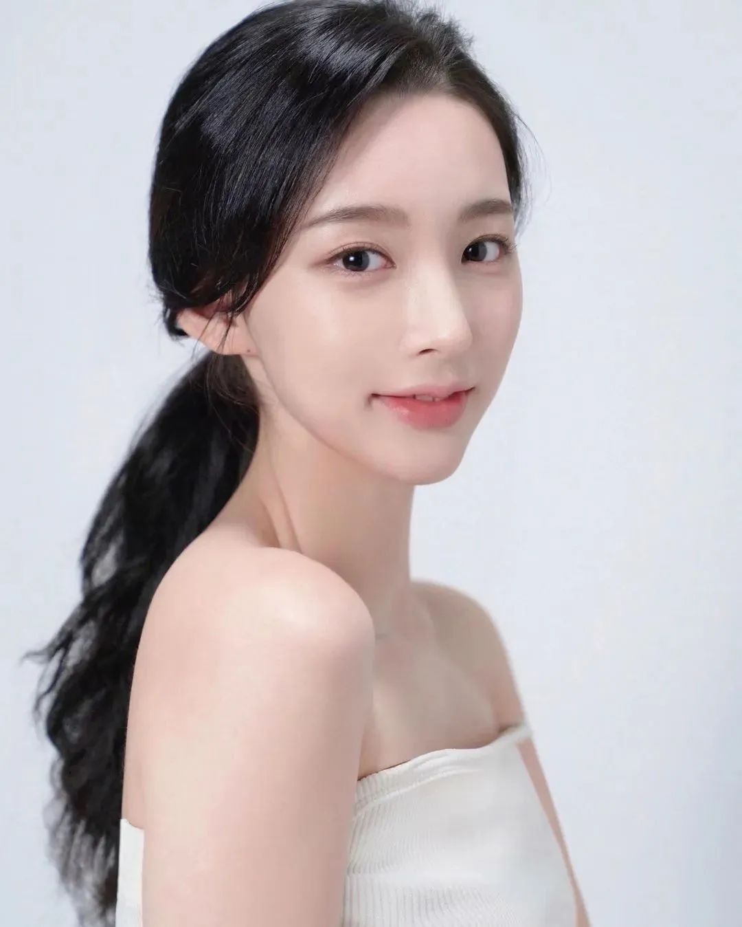 【美女壁纸】韩国模特soyou，气质清新的网红美女！