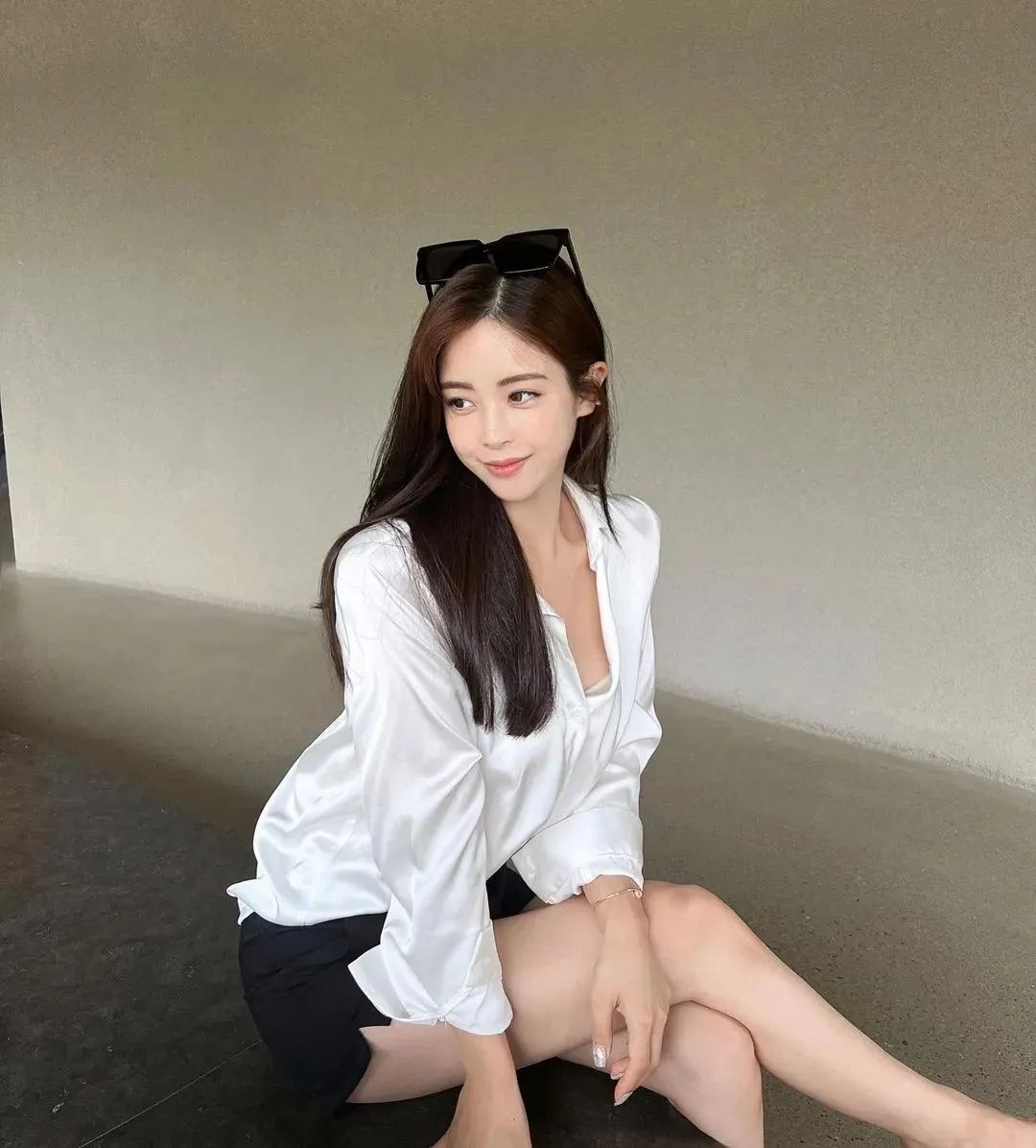 美女壁纸丨有这样长相好看的音乐老师，你还会逃课吗？