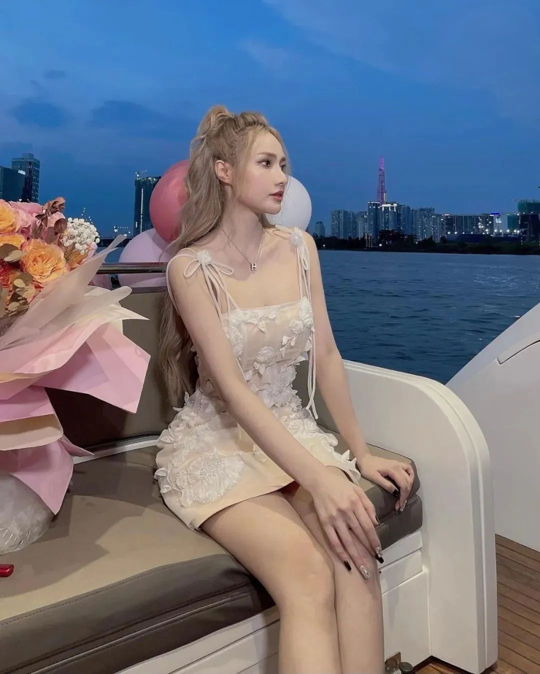 越南DJ Jenny，身材火辣的网红美女