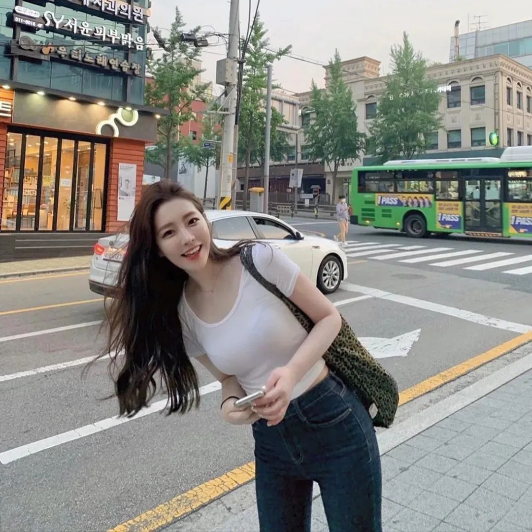 美女壁纸丨韩国网红bestido，笑容甜美可人的气质女神