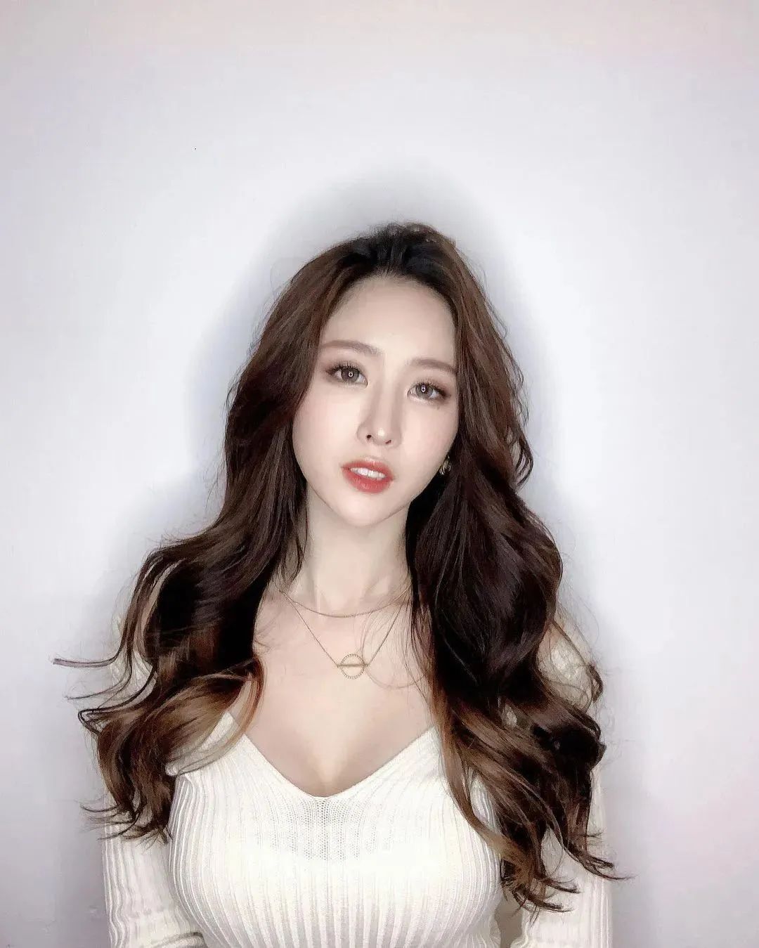 郑若青，又甜又美的气质女神