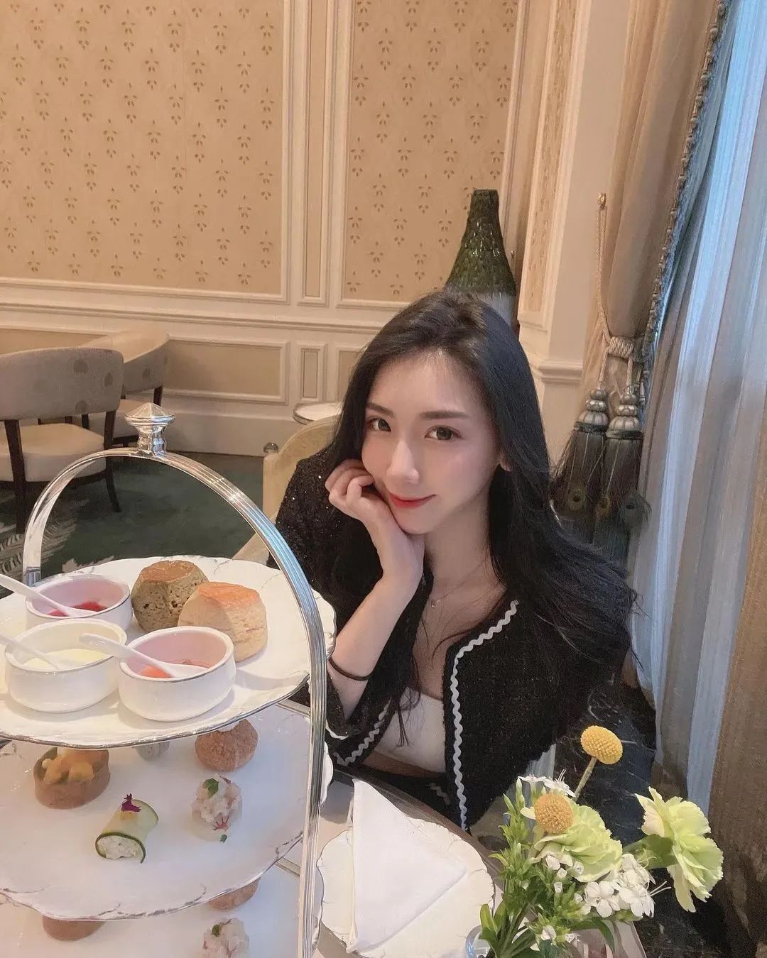 葉彤，气质出众的御姐范女神