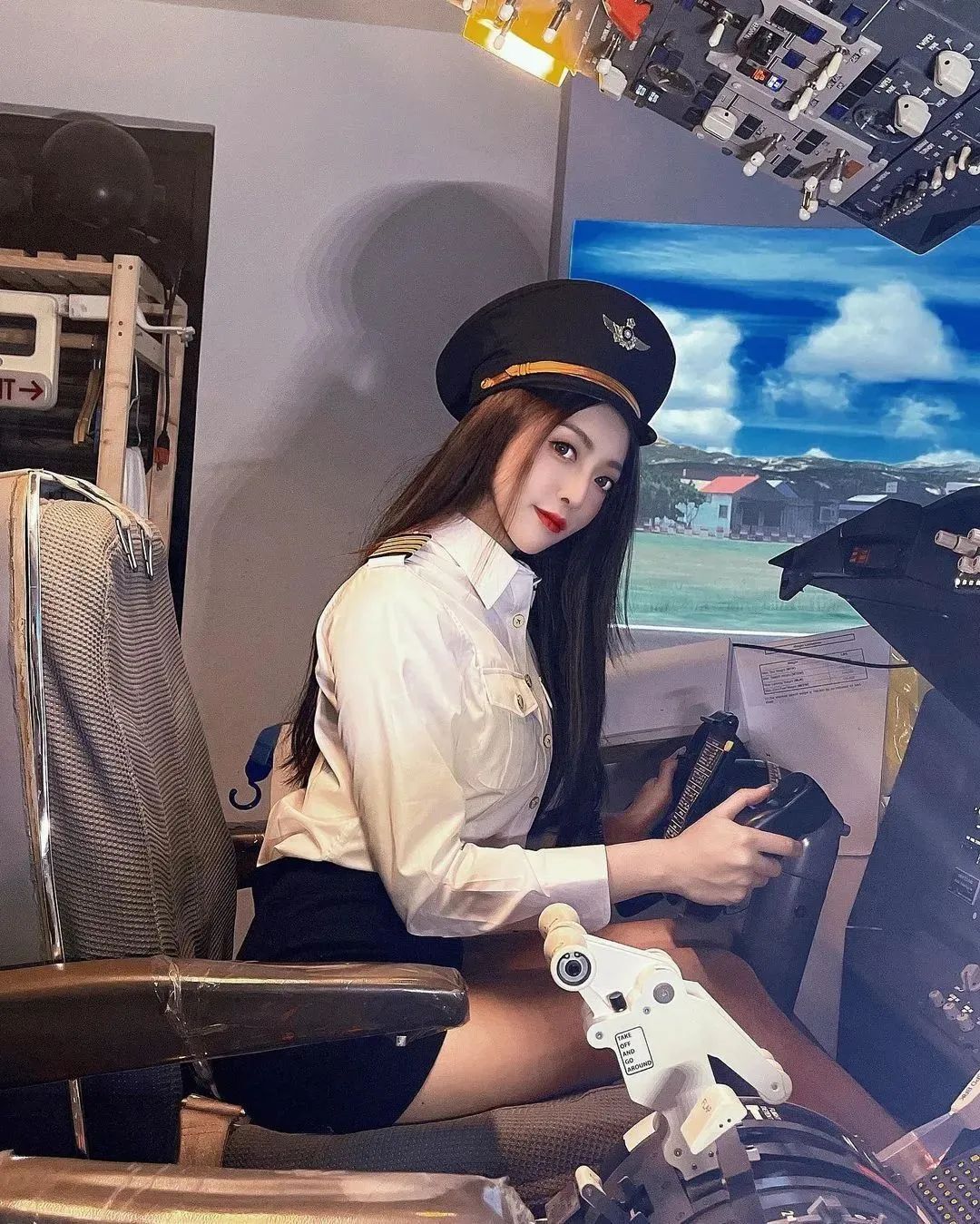李佳玲，才貌双全惹人爱的网红美女