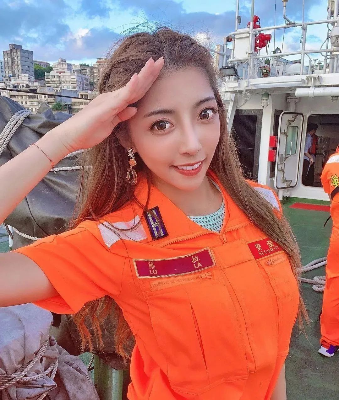 李佳玲，才貌双全惹人爱的网红美女