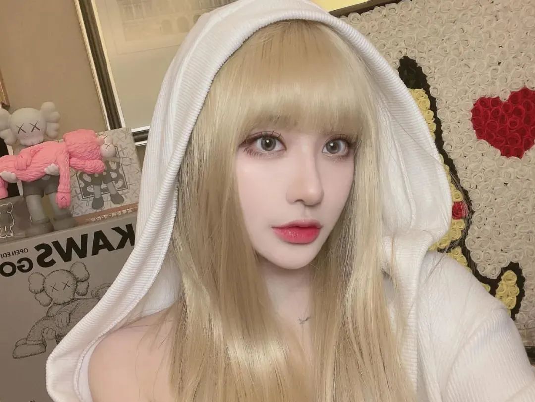 国产网红小77，从头到脚都十分精致的网红美女