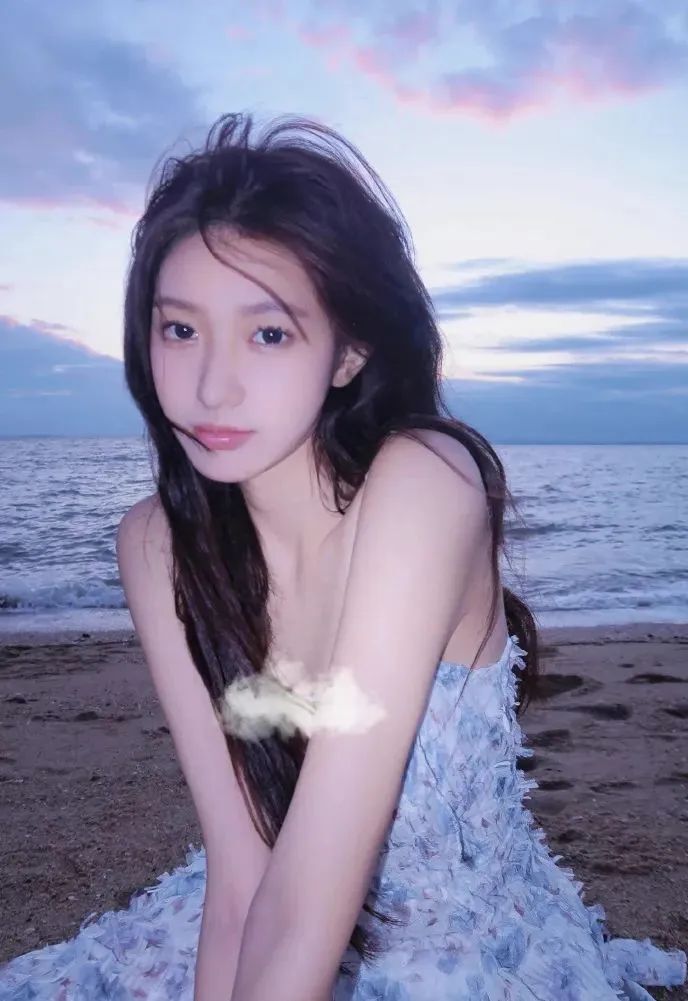 北影校花邓子怡，甜美迷人的00后小美女