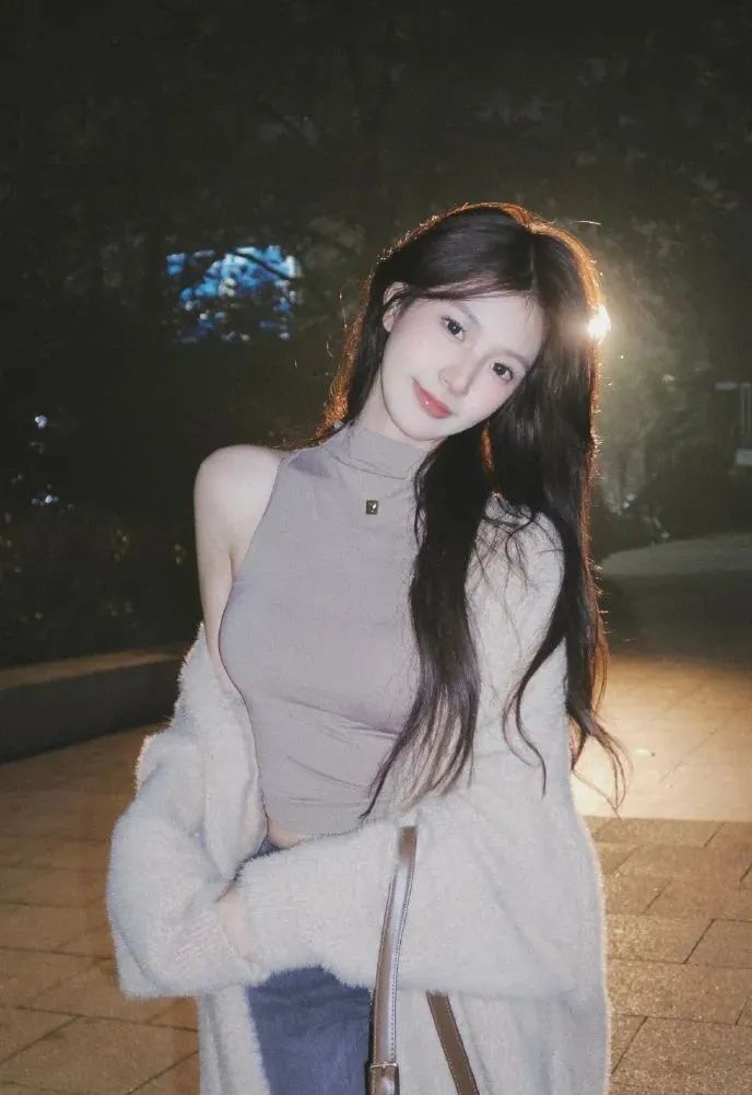 北影校花邓子怡，甜美迷人的00后小美女