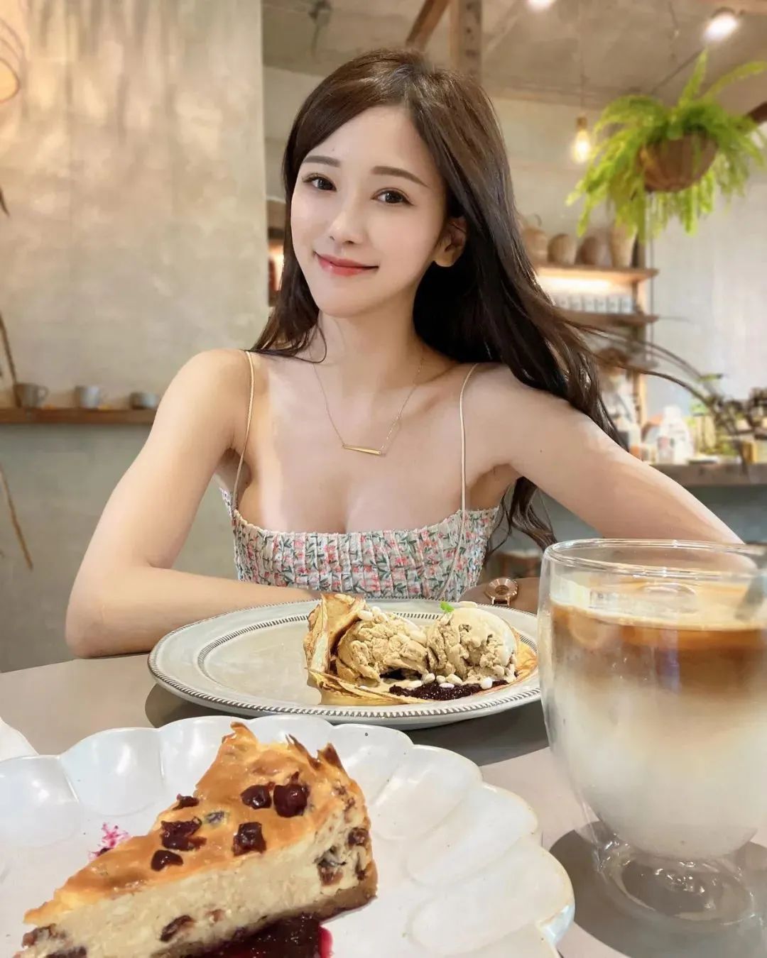 台湾网红杜衫衫，神似林志玲的甜美系女神