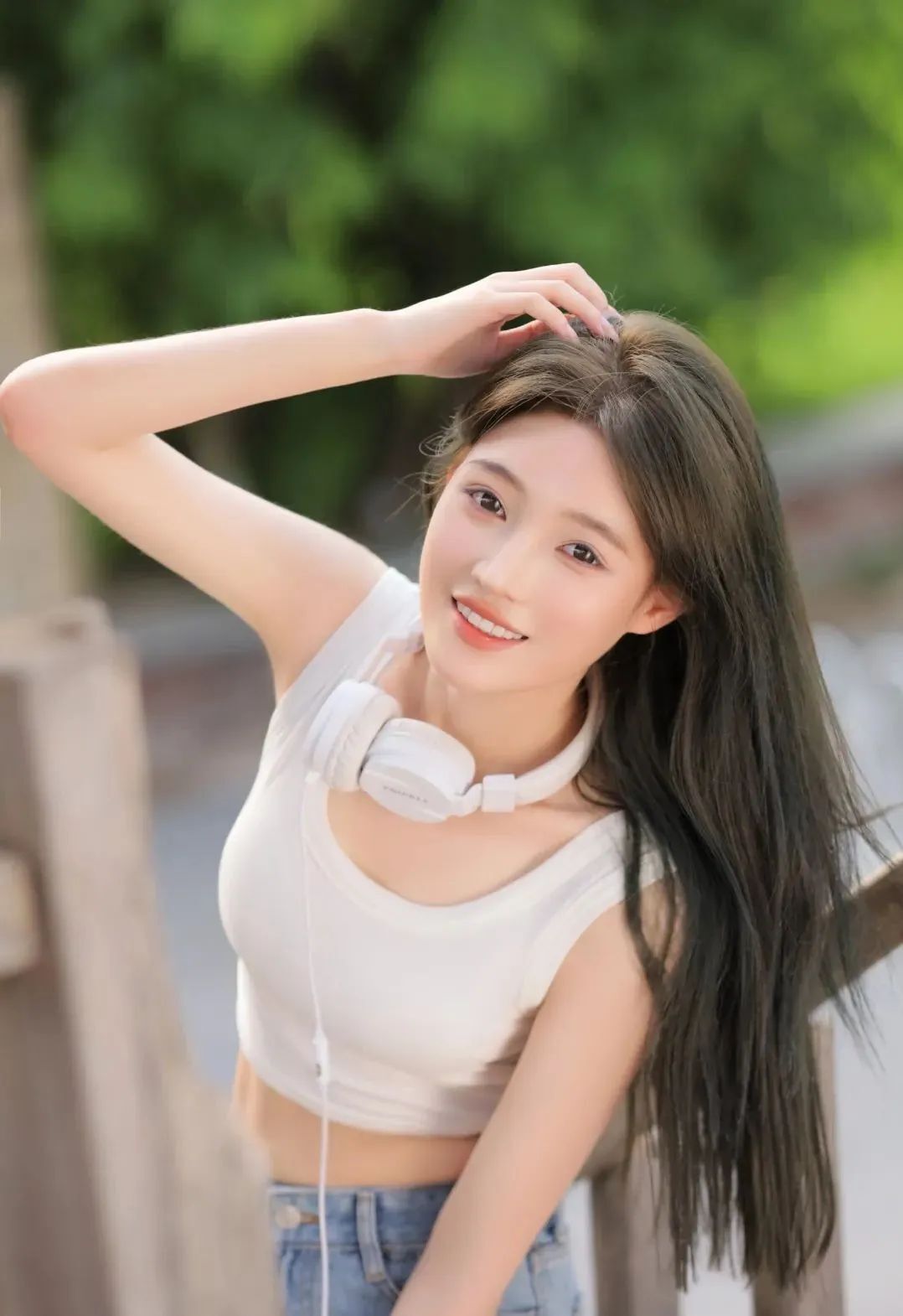 王小小，人美声甜的乐坛新星