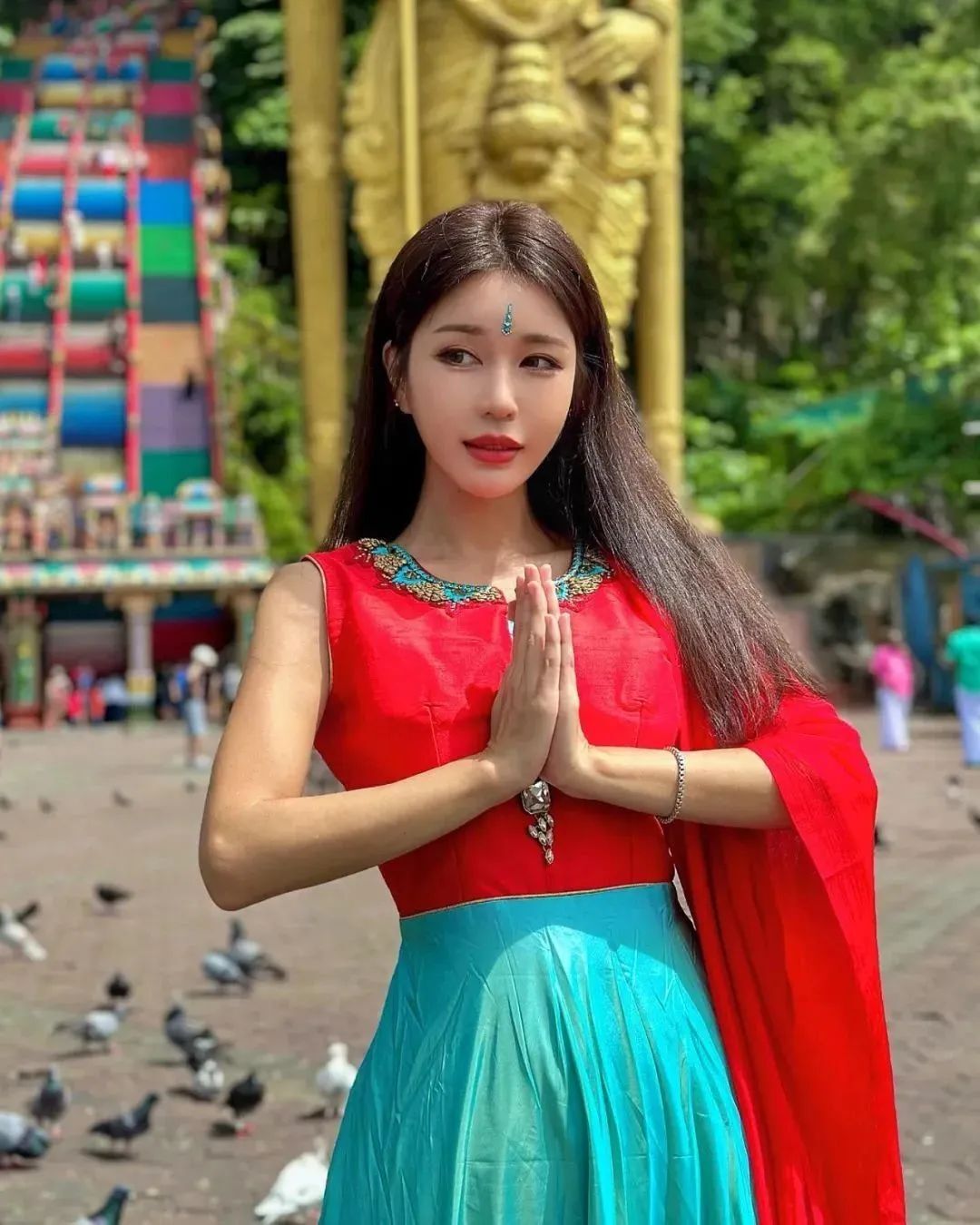 韩国网红朴时贤，集甜美与性感于一身的美女车模