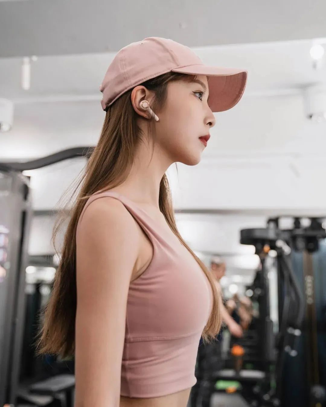 台湾网红叶骞逸，甜美迷人的啦啦队女神