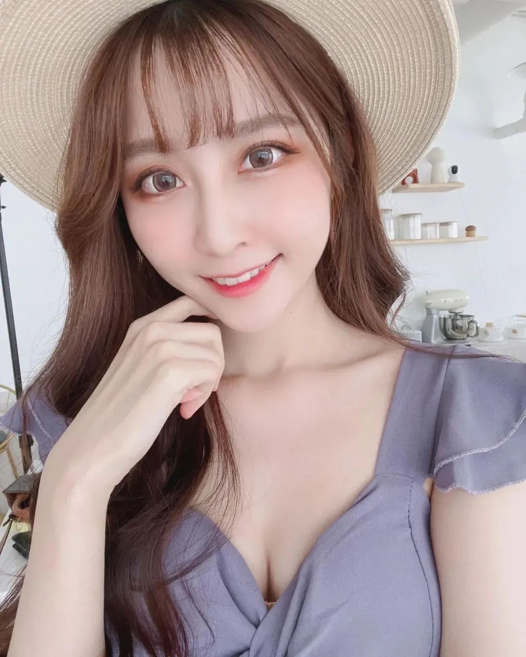 台湾网红enen0528，甜美迷人的阳光美少女