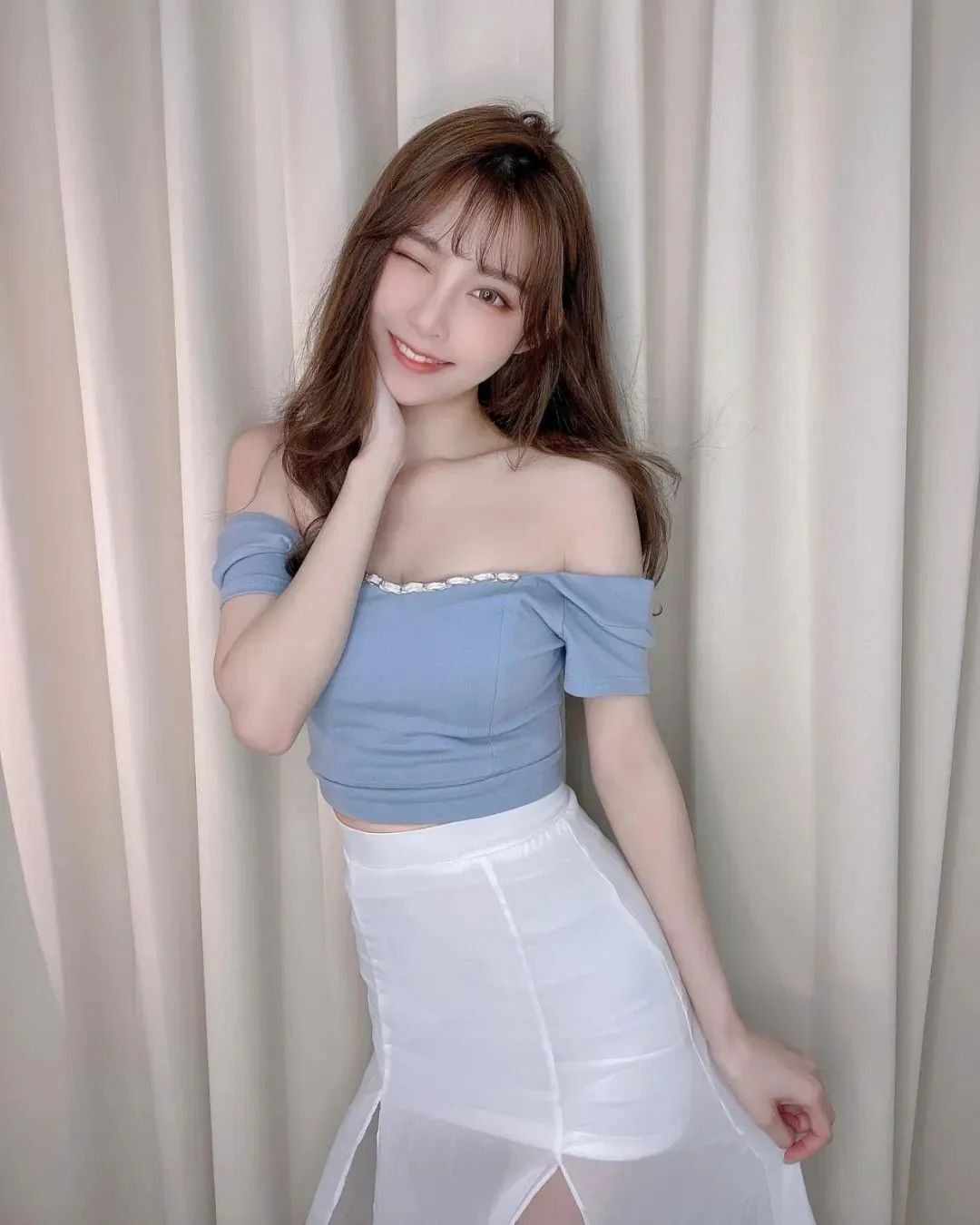 台湾网红enen0528，甜美迷人的阳光美少女