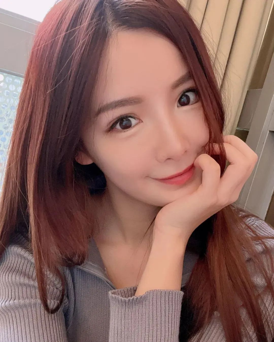 台湾网红李恩菲，甜美迷人的啦啦队女神