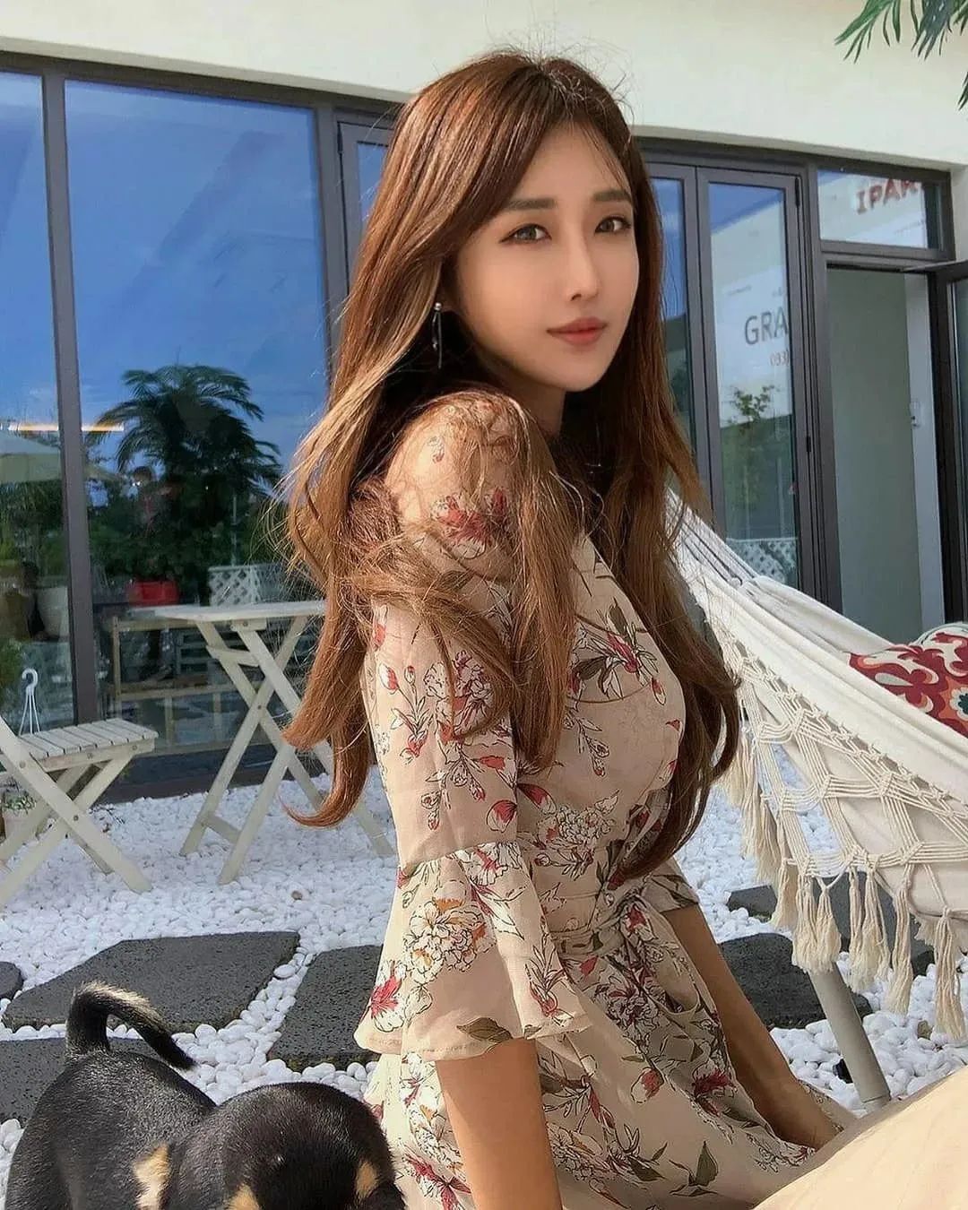韩国最美车模柳多妍，至今单身未婚的她，32岁仍如少女