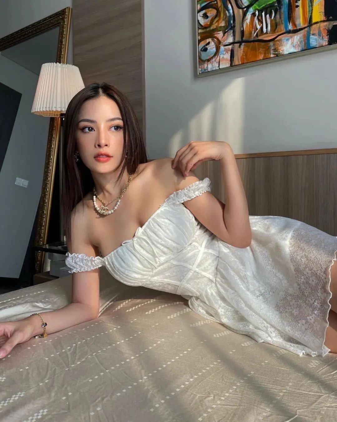 越南网红阮垂枝，多才多艺的她，曾拿下“越南奥斯卡”大奖