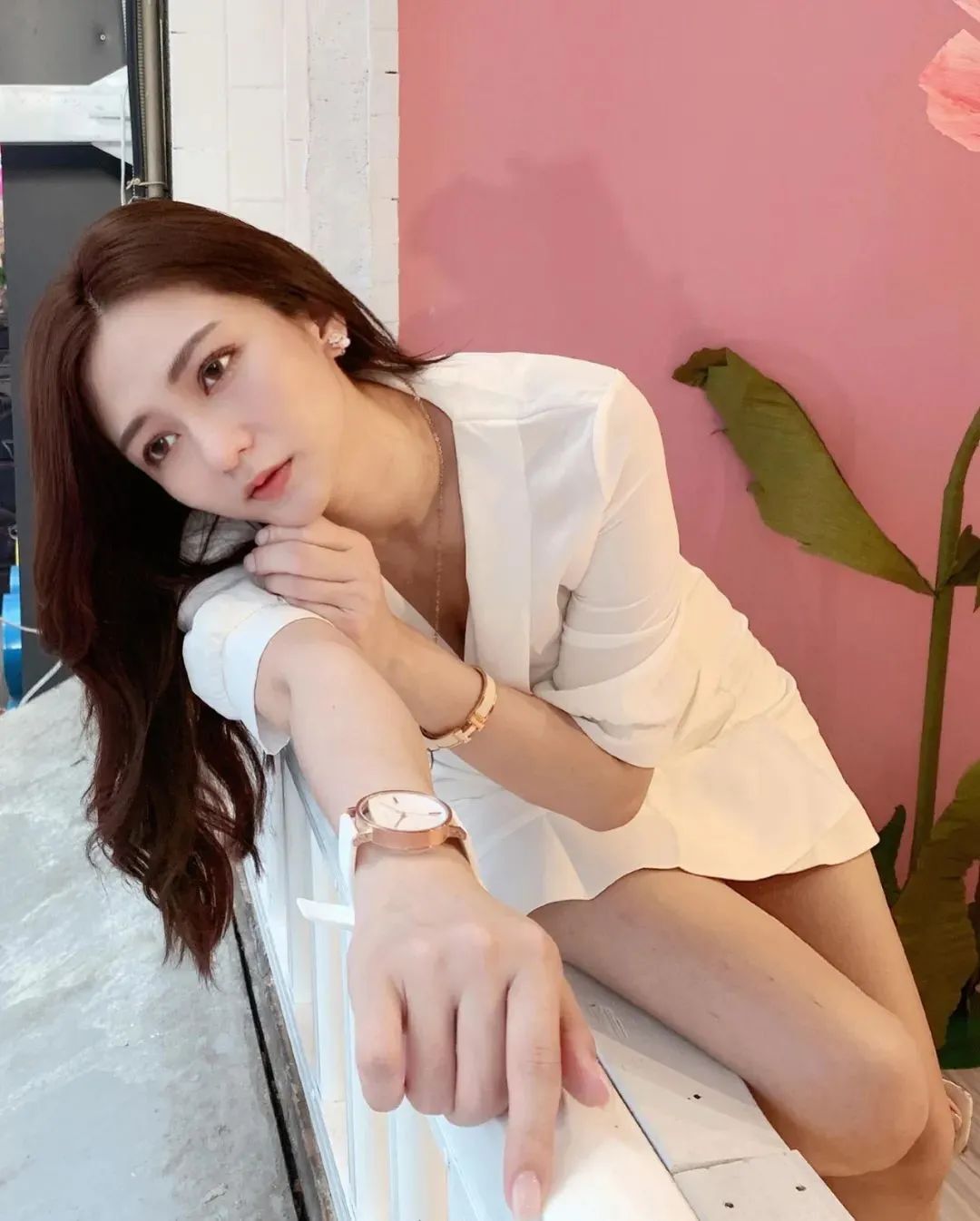 台湾网红徐恩，御姐范十足的气质女神