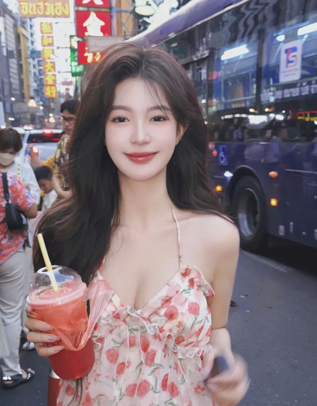 国产网红邓子怡，回头率百分百的甜美系女神