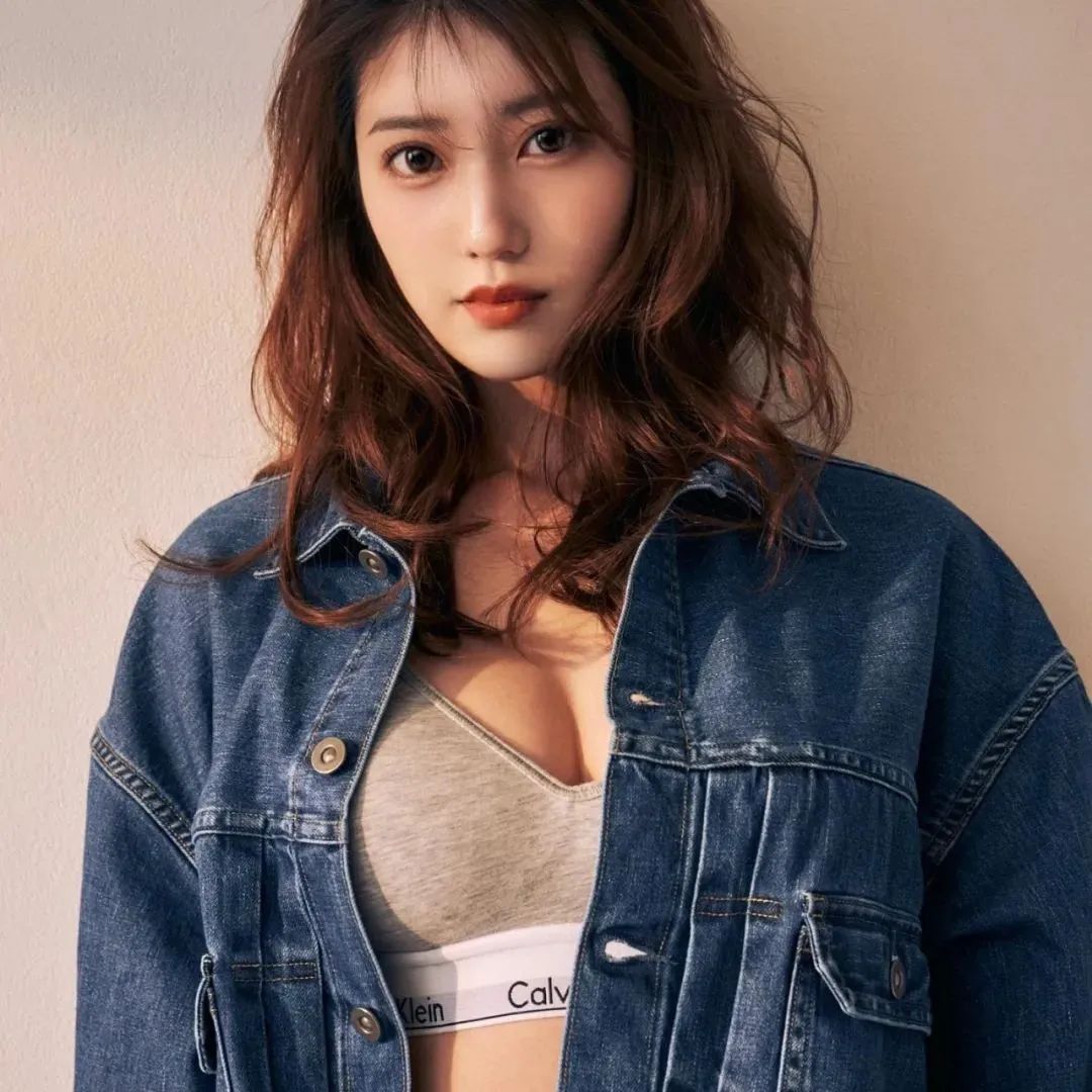 日本网红阿部夏树，拥有顶级梨型身材的绝美模特