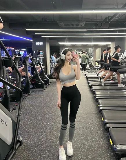 韩国顶级网红美女，身材杠杠的