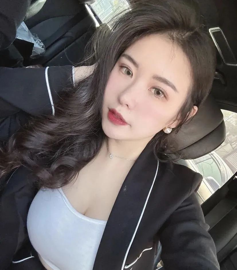 台湾顶级网红女神，甜美又性感的音乐老师