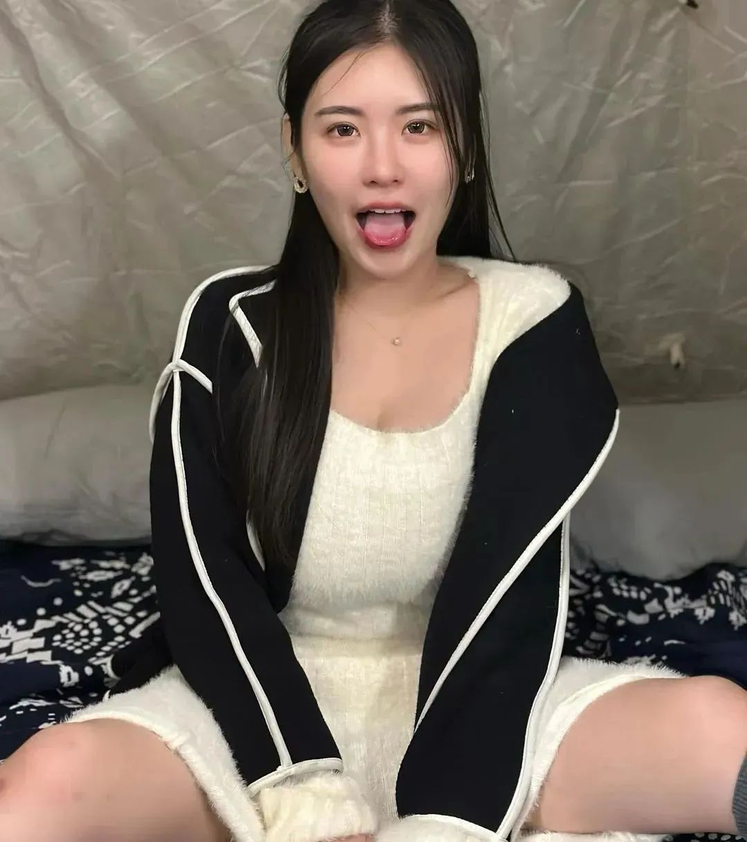 台湾顶级网红女神，甜美又性感的音乐老师