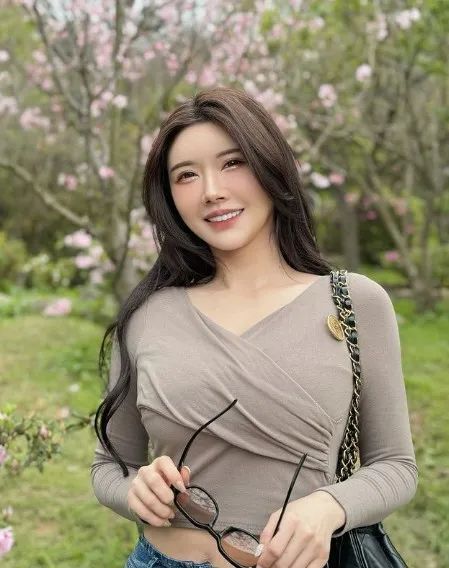 台湾网红 | 甜美又性感的啦啦队女神