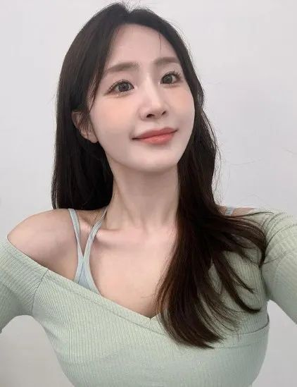 韩国顶级网红美女，甜美又性感的瑜伽女神