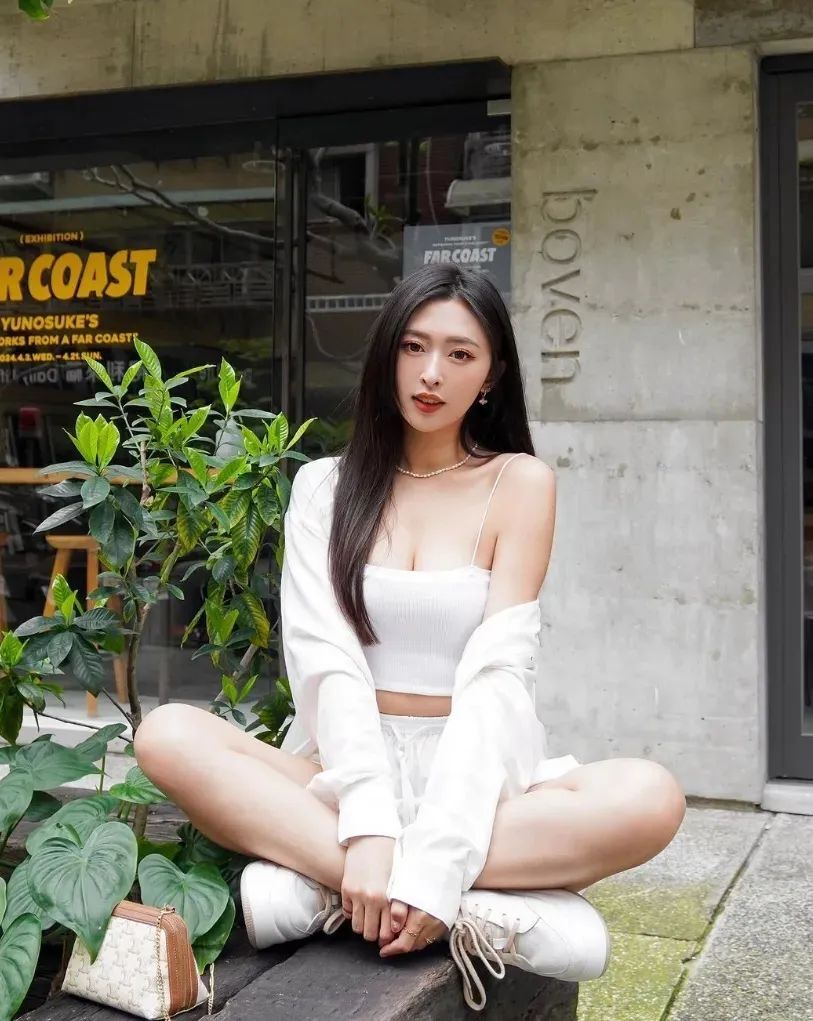 台湾极品模特！长相甜美迷人，身材实力杠杠的！