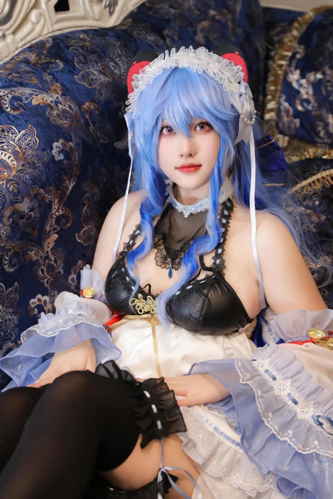 COS：原神甘雨女仆装COS看我乖嘛