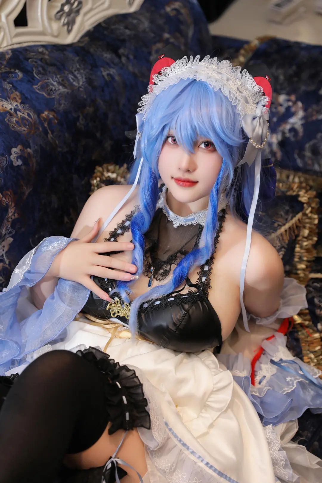 COS：原神甘雨女仆装COS看我乖嘛