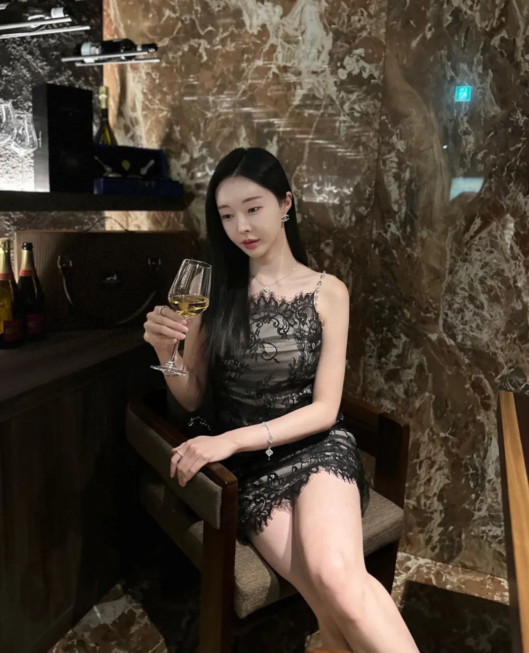肤白貌美，身材还这么好，真的很白！