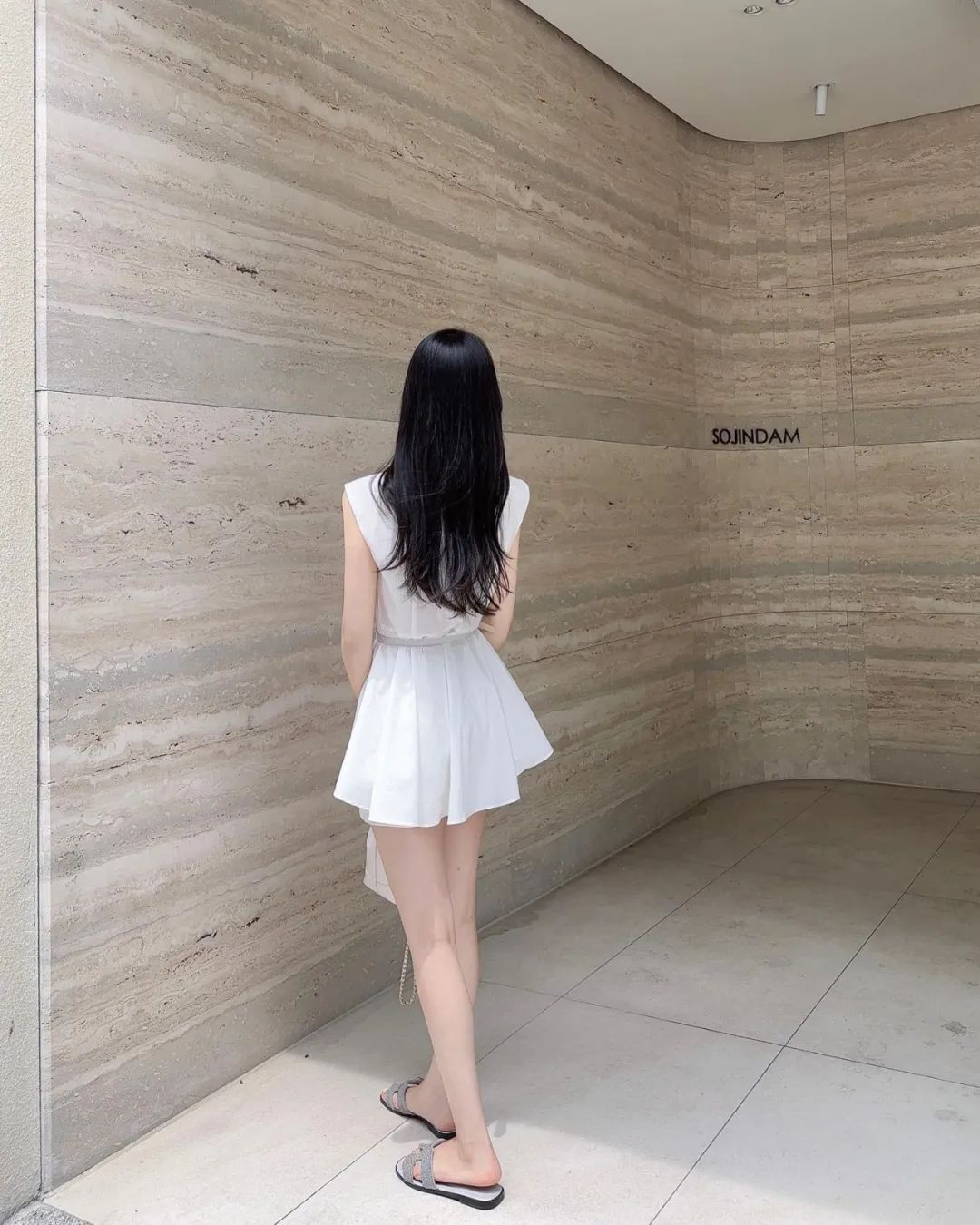 韩国美女小姐姐，大长腿太抢眼，这腿绝了！