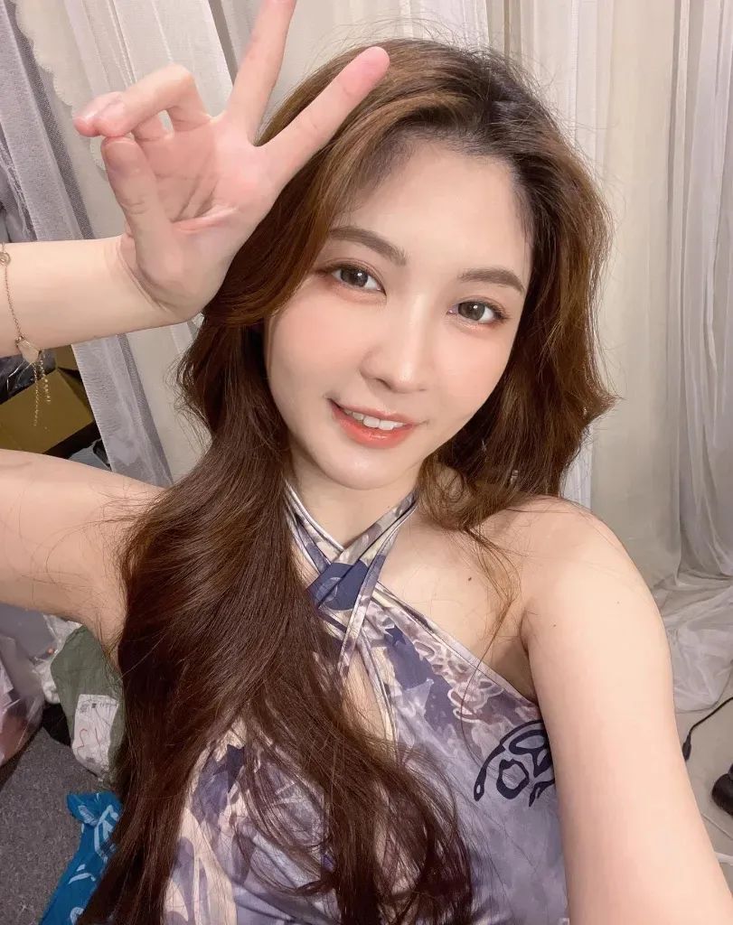 马来西亚网红 | 李蔼蔚，甜美又性感的声乐老师