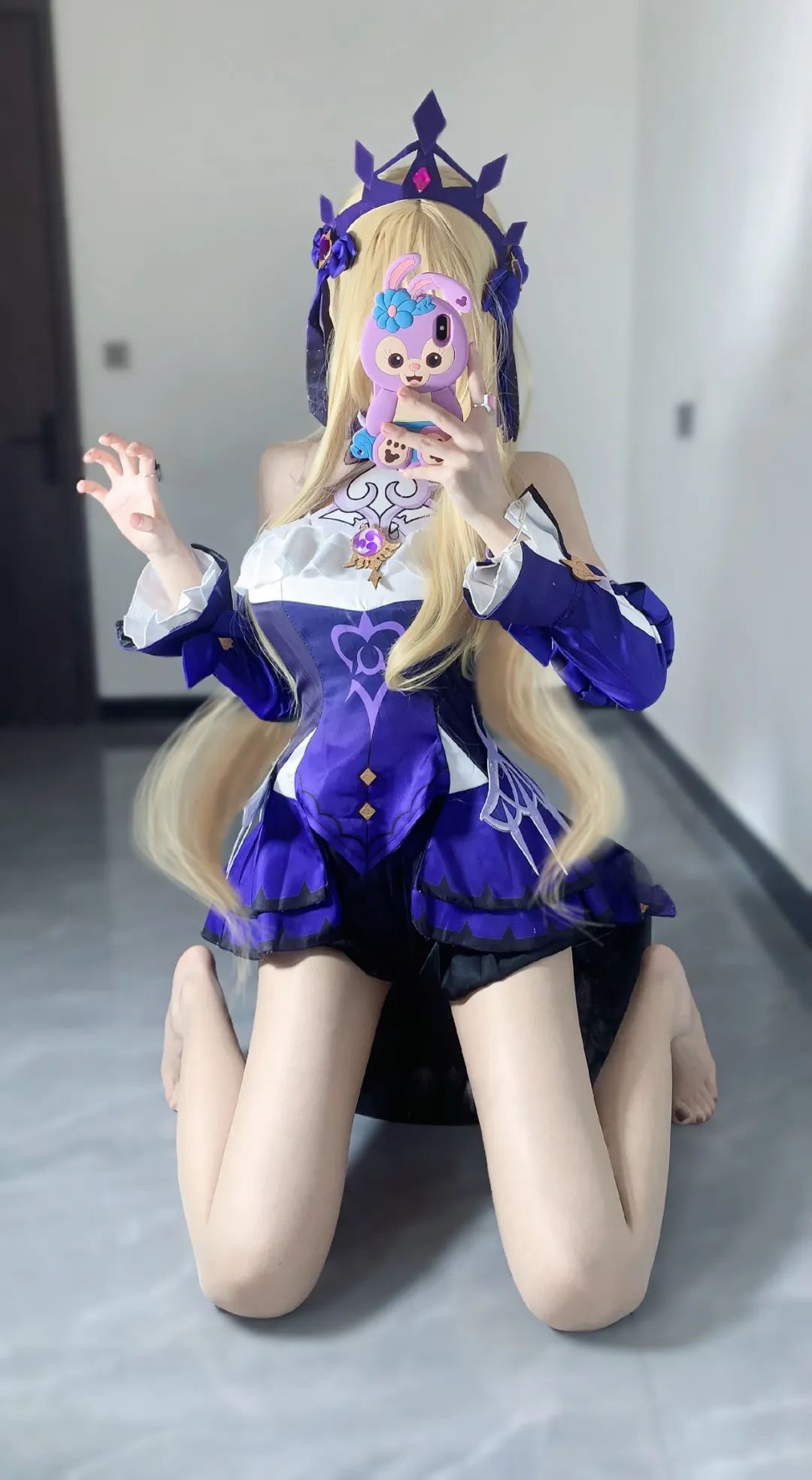 原神cos：裸足+短裙，小厨娘宵宫谁不爱？泳装妮露，莱依拉大长腿太好看了！