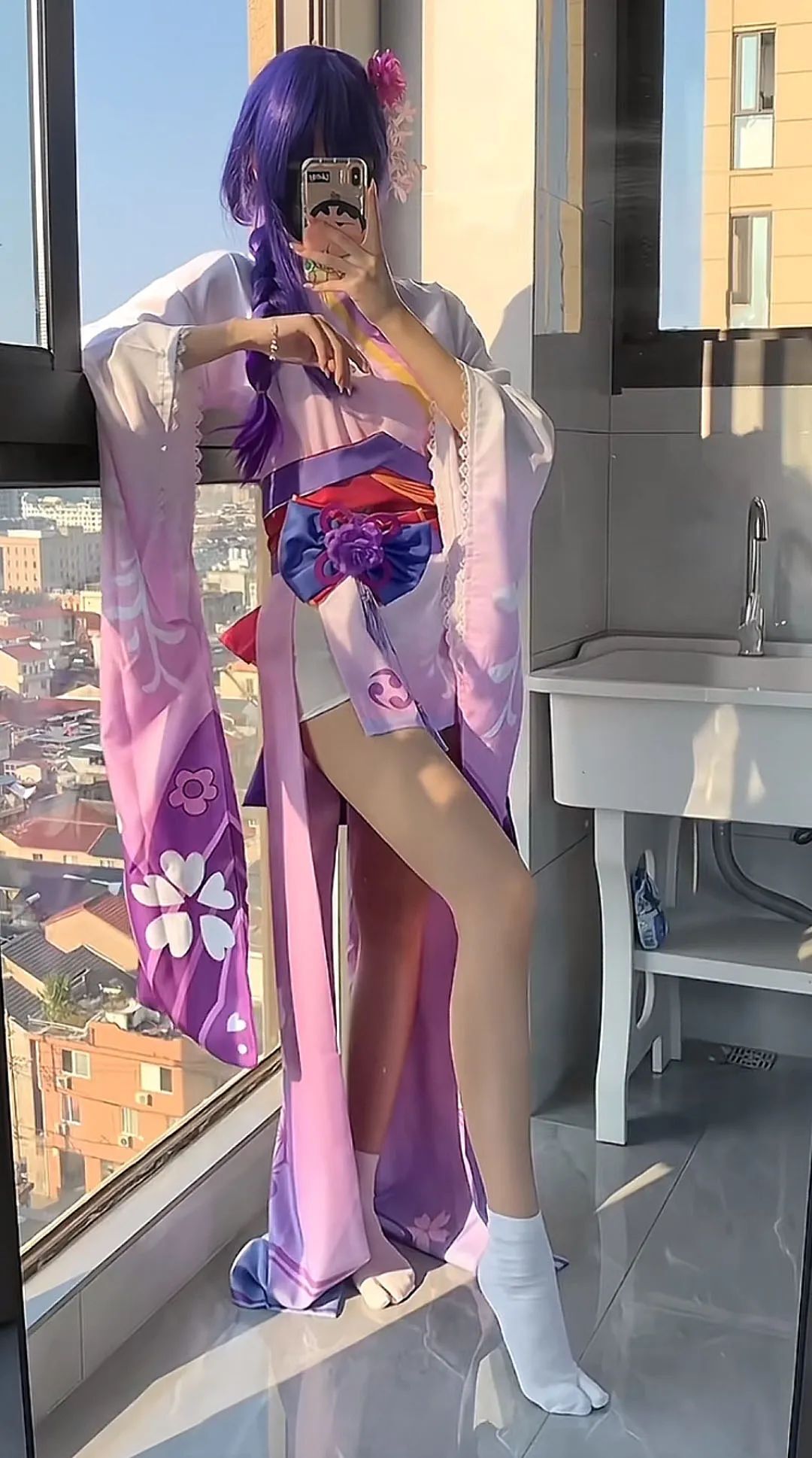 原神cos：黑丝+制服，雷神太顶了！白丝包臀裙申鹤，勒肉黑丝丽莎！裸足刻晴可爱爆了！