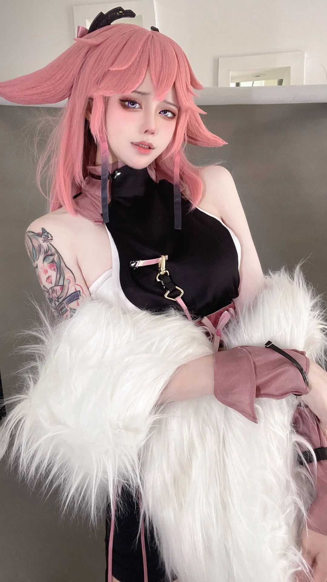 原神cos：白丝+修女服，甘雨涩气拉满！女仆雷神让玩家狂喜！赛车服申鹤太顶了！