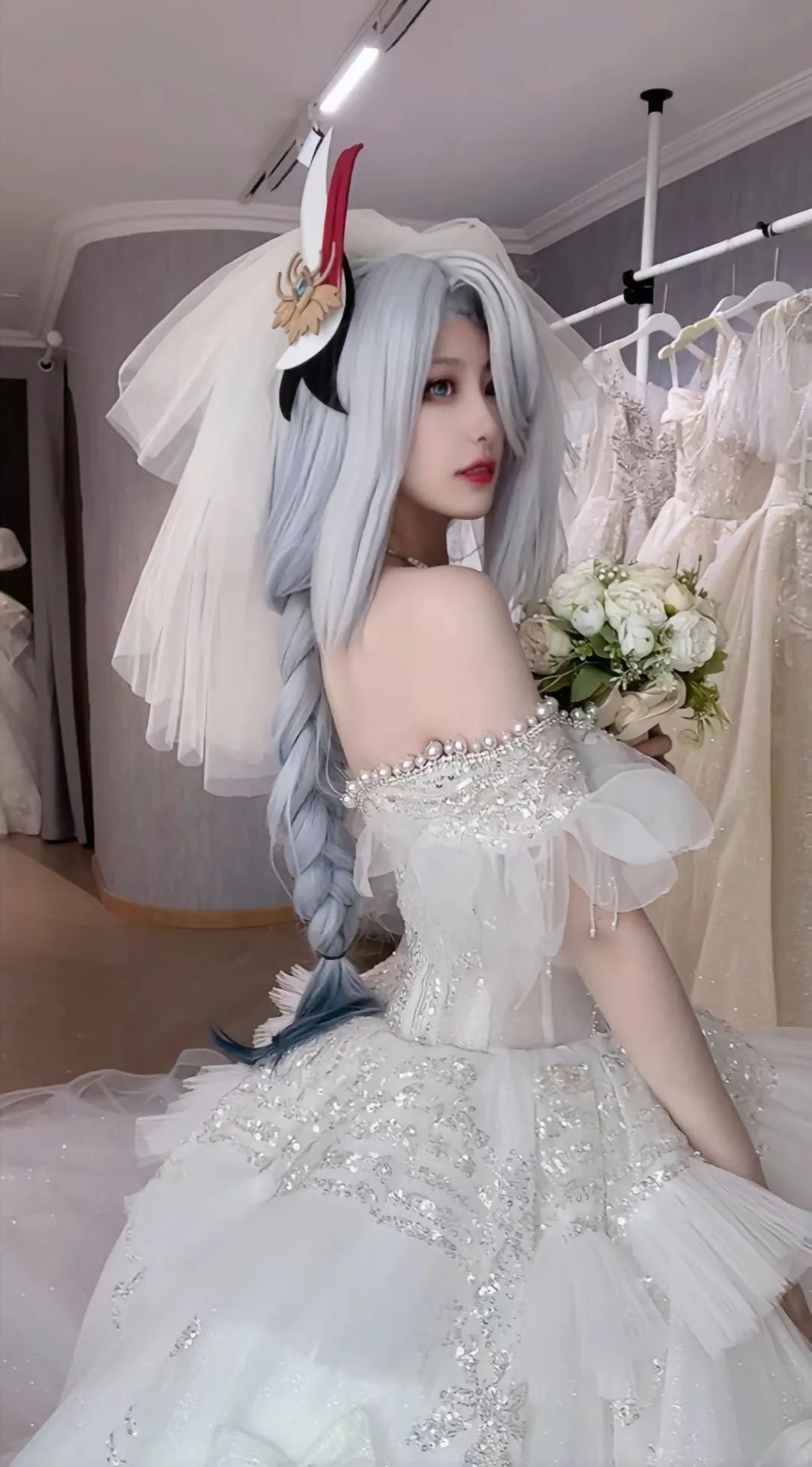 原神cos：短裤+制服，特工优菈太顶了！白丝婚纱申鹤，女仆甘雨，女仆雷神让人狂喜！